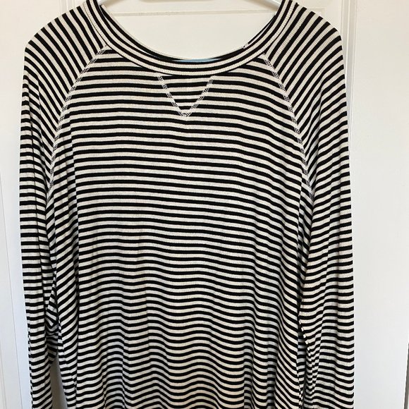 Evereve black and white striped waffle knit button sleeve - Picture 1 of 3